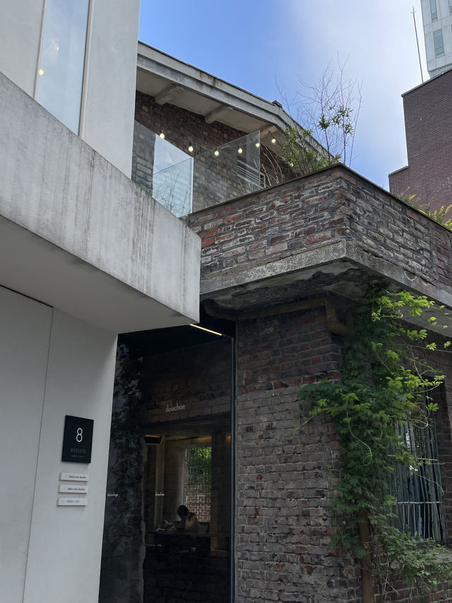 ☕️ 두 건물이 만들어낸 감성 공간, 혜화 카페 ‘두채’