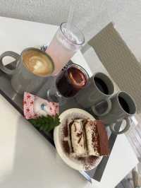 대학교를 12달 컨셉으로 리모델링 한~사계절 테마 카페 ☕️