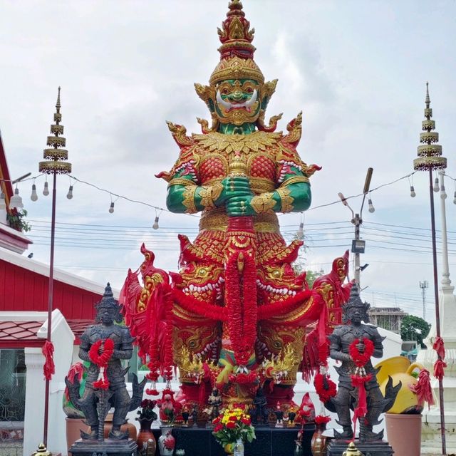 พระพุทธรูปปางเพศบรรพชิต ท้าวเวสสุวรรณ องค์พญานาค