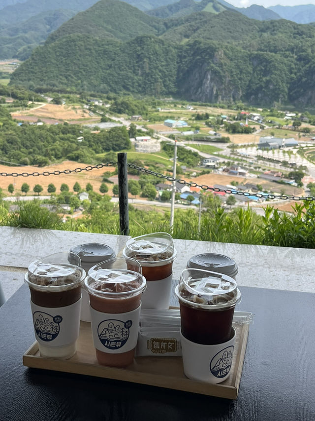 단양의 뷰를 내려다 볼 수 있는 카페
