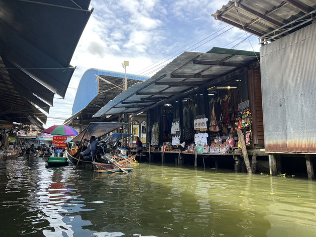 曼谷水上市場體驗：在河道間吃吃逛逛的在地日常