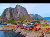  羅浮敦群島主要是以三個大島與周遭小島形成。