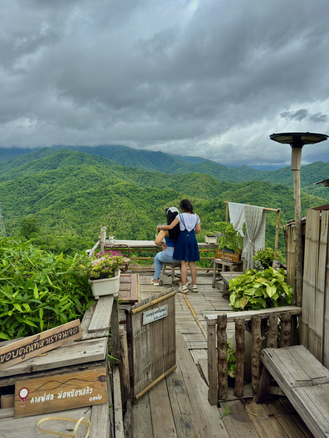 คาเฟ่เล็กๆทางไปเขาค้อ วิวสวยมากกก ⛰️🍵