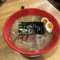 藏身國際通巷弄的黑蒜拉麵──沖繩「琉家本店」食記