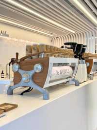 % Arabica at HKIA – Fresh Coffee & Tarmac Views Before the Flight