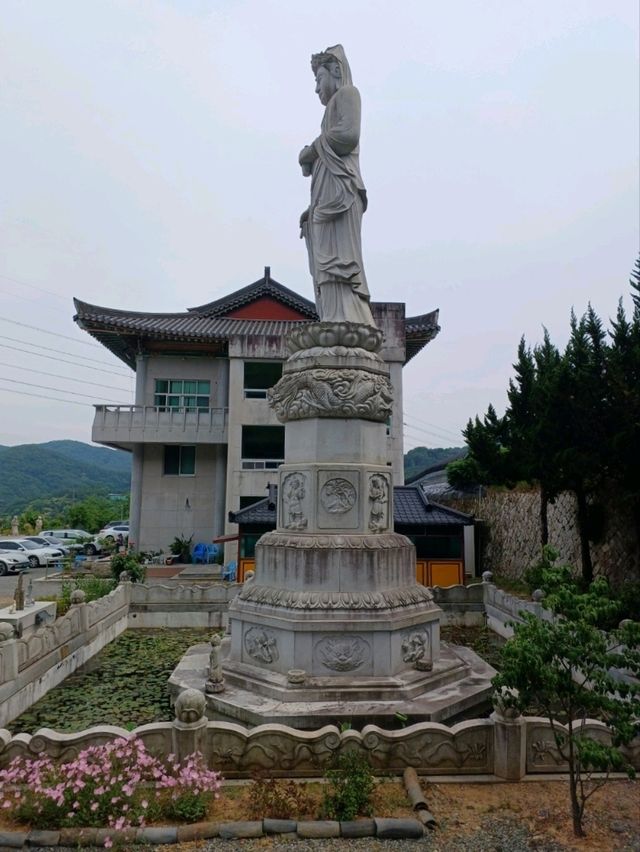 장엄한 풍경 속의 영산정사