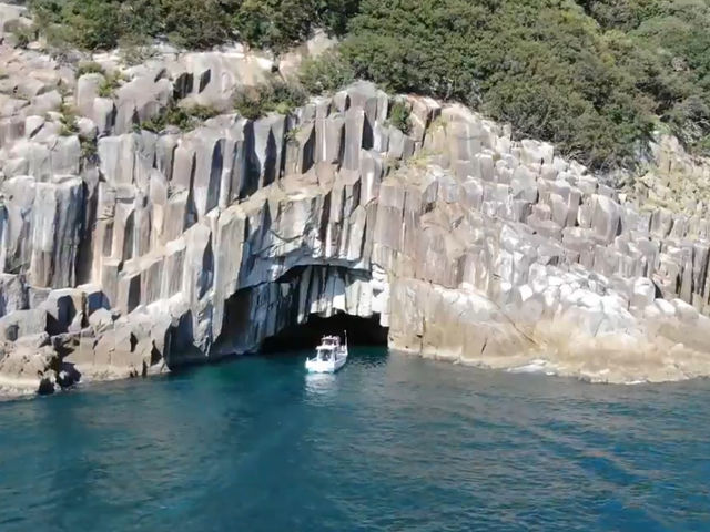 【日本にもあった！三重の“青の洞窟”で神秘の海体験】