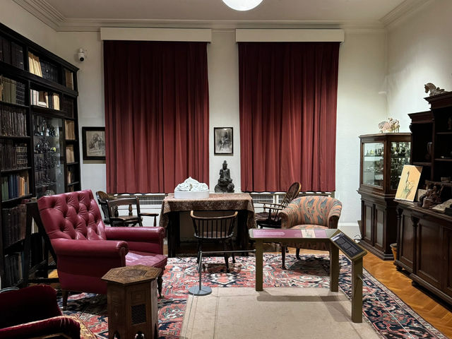 The Freud Museum London: Sigmund Freud's Last Home 🧠🛋️