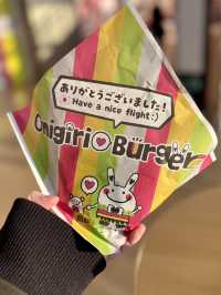 【大阪・関西空港】寿司職人が手がける、ワンハンドの“和”バーガー「Onigiri Burger 関西国際空港本店」