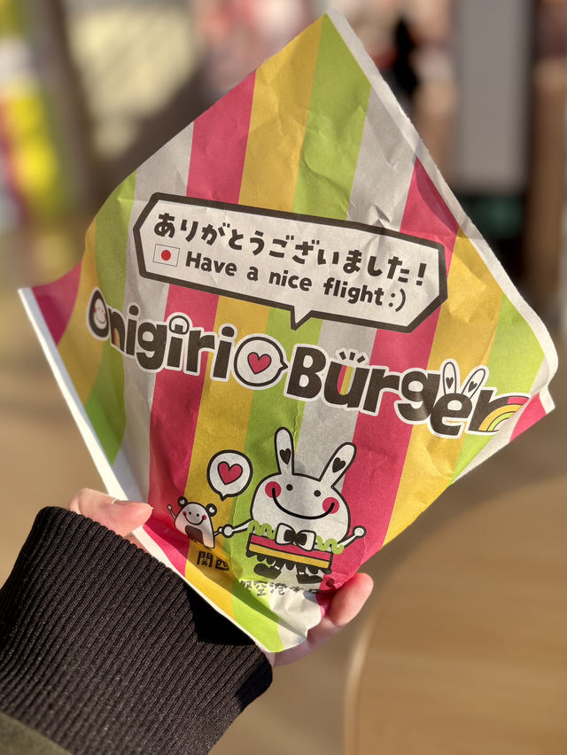 【大阪・関西空港】寿司職人が手がける、ワンハンドの“和”バーガー「Onigiri Burger 関西国際空港本店」