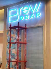 Brew & Bar Pattaya เป็นคาเฟ่และบาร์บรรยากาศสบายๆ 