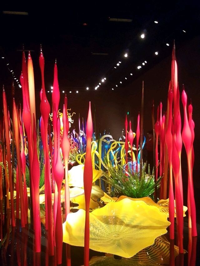 Admire beautiful glasswork art in Seattle