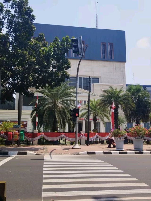  🇮🇩🌆Explore Jakarta – The Heartbeat of Indonesia! 🚦🍜