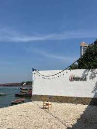 คาเฟ่ร้านอาหารริมทะเล Hideout Beach Cafe