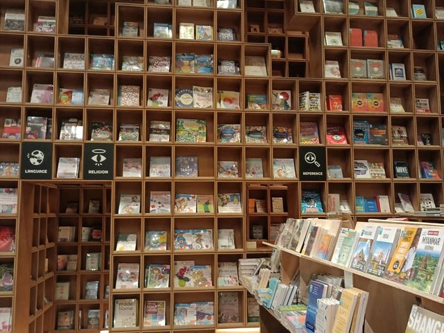 แวะร้านหนังสือสุดชิค ในย่านไชนาทาวน์