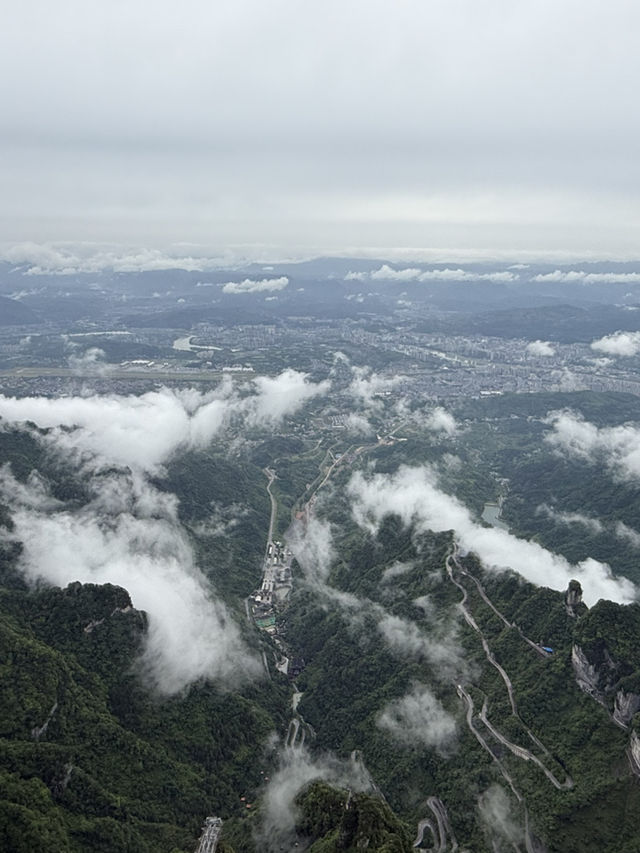 Nature and Wonder: Phenomenal Sea of Clouds at Tianmen Mountain and the Grandeur of 72 Qilou