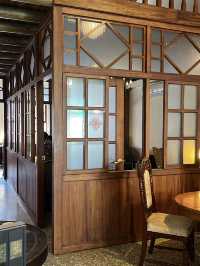 レトロモダンな雰囲気と台湾茶を楽しむ「南街得意」