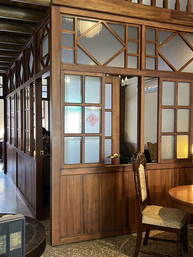レトロモダンな雰囲気と台湾茶を楽しむ「南街得意」