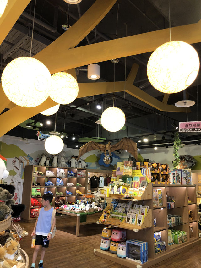 樂園中的精品店很多特別可愛的公仔🐯🦁🐻🐮