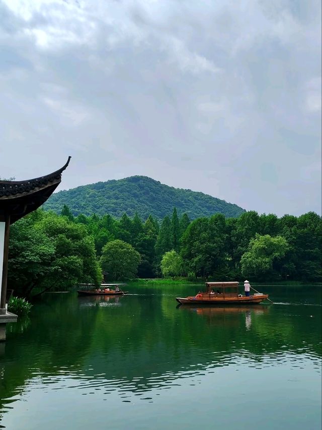 Where Nature’s Beauty Meets Timeless Poetry