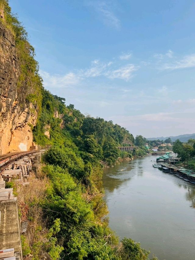 🚉 ถ่ายรูปคิวท์ ๆ กับทางรถไฟสายมรณะ สถานีถ้ำกระแซ