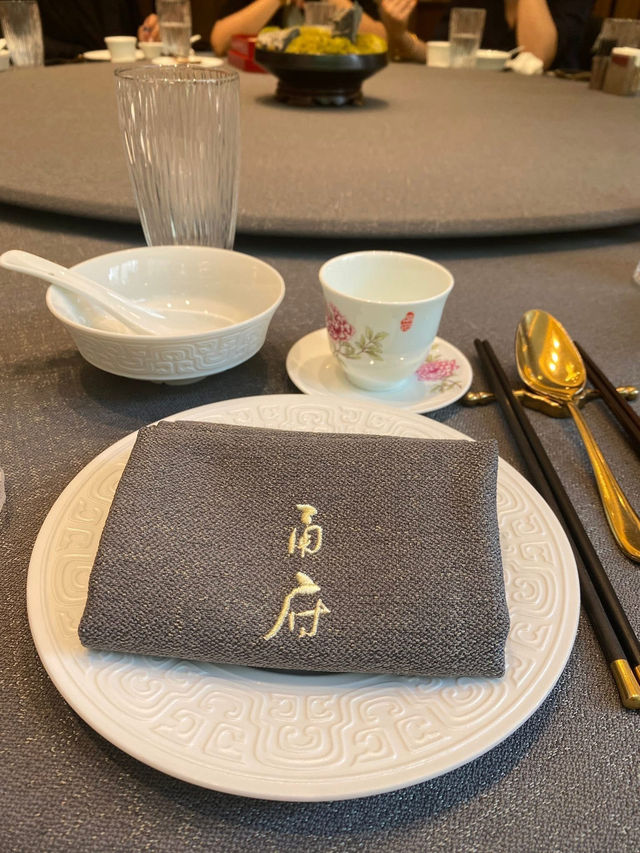 香港🇭🇰 米芝蓮一星及黑珍珠一鑽餐廳🍴 香港🇭🇰 米芝蓮一星及黑珍珠一鑽餐廳🍴