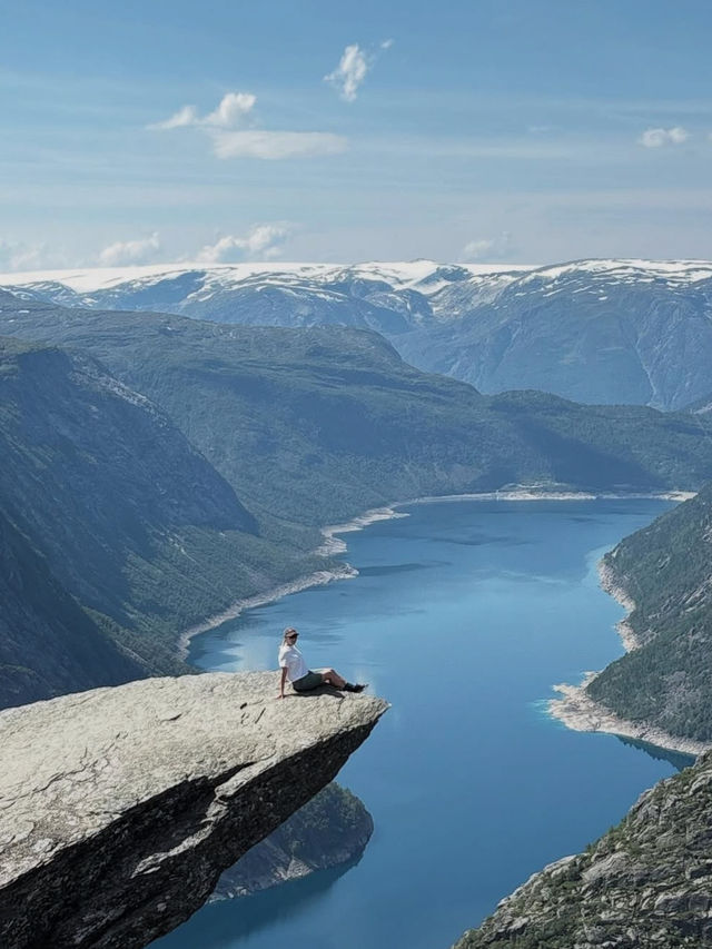 【命がけの絶景】トロルの舌で味わう達成感と感動の一枚📸🧗‍♀️
