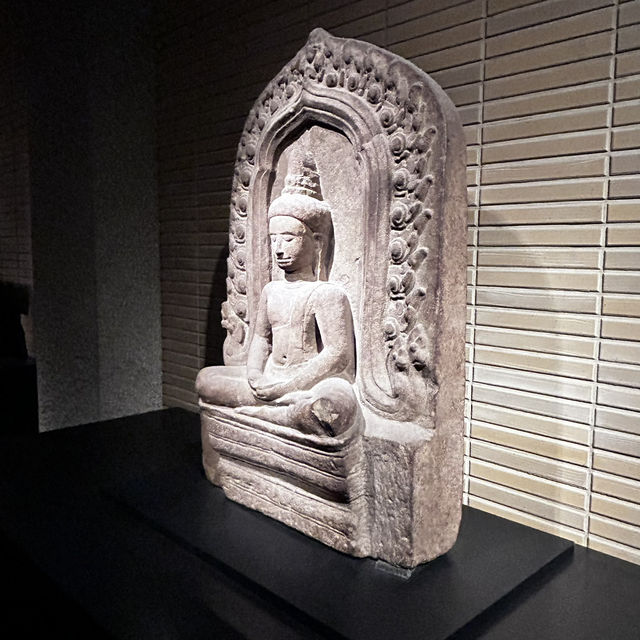 Divine Stone: A Solo Journey Through the Khmer Sculpture Gallery 🏛️
