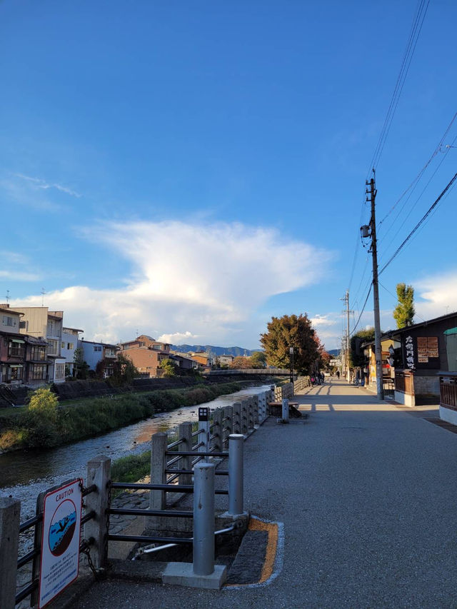Toyama สวยเหมือนหลุดออกมาจากโปสการ์ด ✨