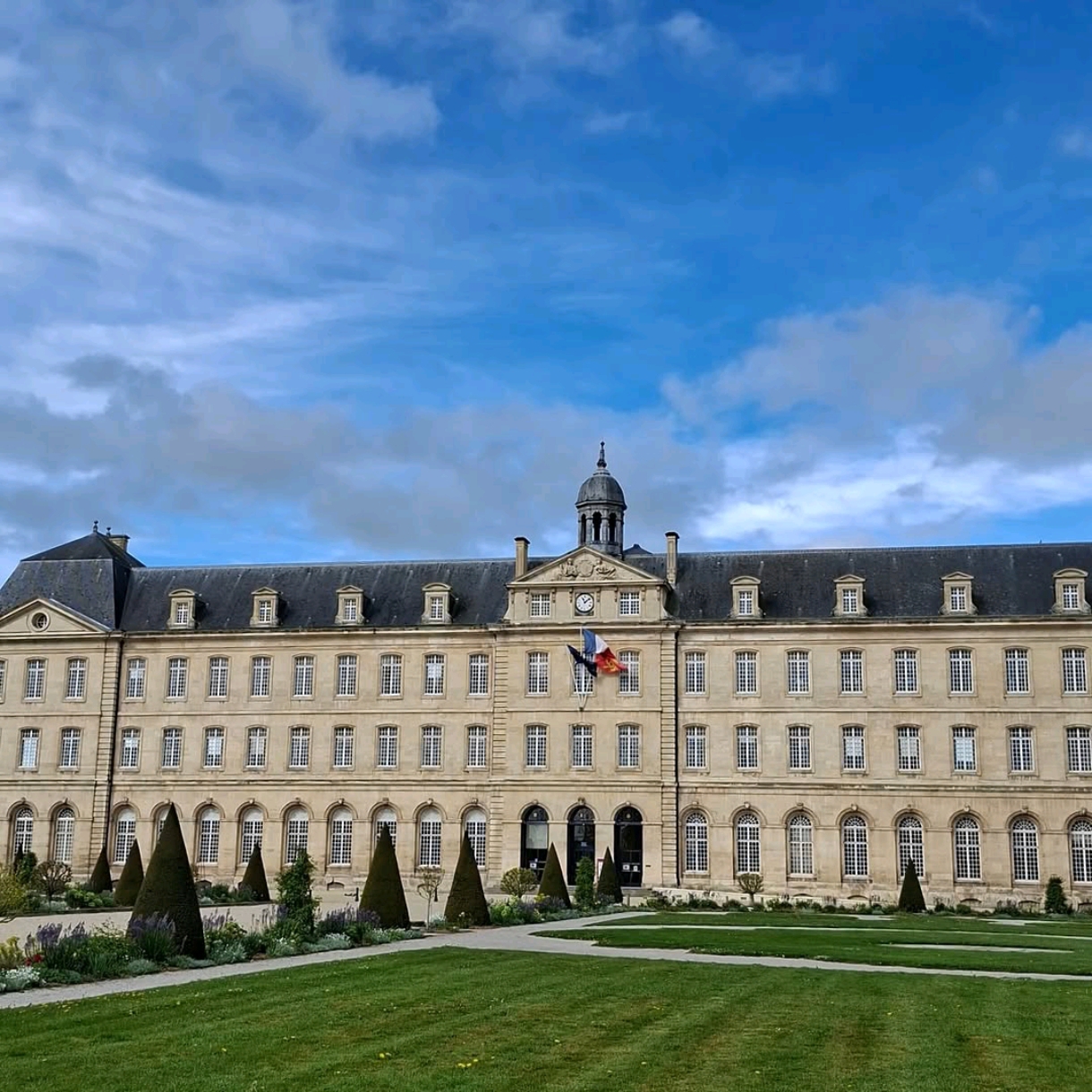 เมือง Caen เมืองแห่งประวัติศาสตร์และเสน่ห์แห่งชีวิตประจำวัน