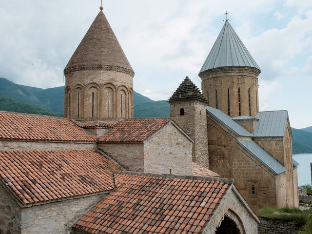 🏰✨ Ananuri Castle: A Fairytale by the Aragvi River ✨🏰