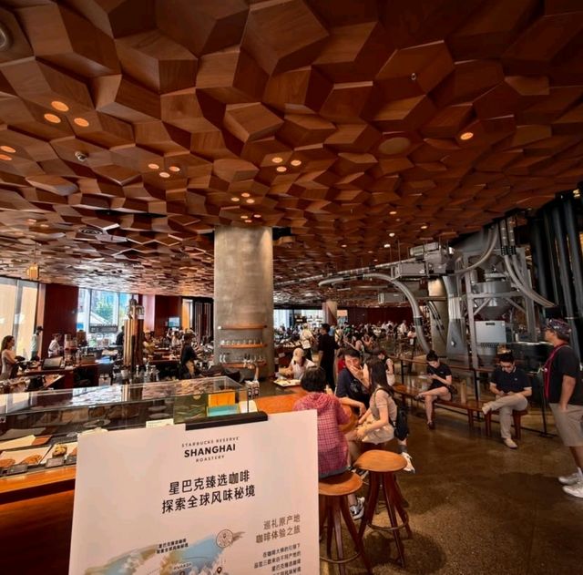 Starbucks ที่ใหญ่ที่สุดในจีน Starbucks ที่ใหญ่ที่สุดในจีน