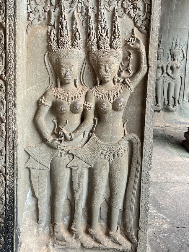 🇰🇭Cambodia's Stone Poetry: Where Gods Dance on Temple Walls! 🏛️