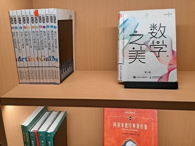2025.8月初夏季夜晚徐家匯書院