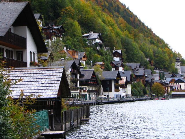 A Dreamy Autumn UNESCO Escape in Hallstatt 🍁🏞️  