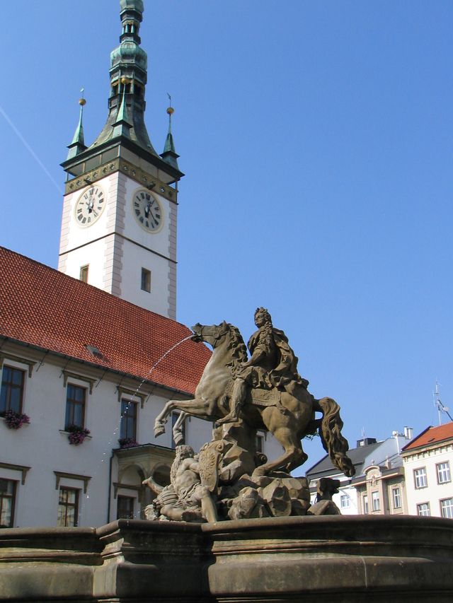 Olomouc’s UNESCO Gem Shines in Moravian Splendor 🏛️✨