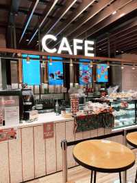 The Café: Elegant Coffee Spot with Irresistible Bakery Treats