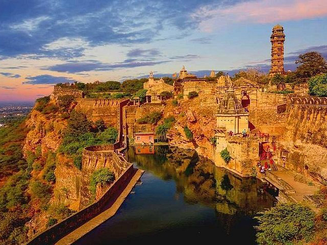 チットールガル砦 - インド最大の砦