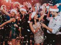 Ornaments with a View: Where Island Breezes Meet Festive Flair 