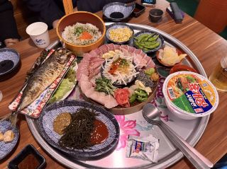 Обязательно посетите это место зимой! Насладитесь изысканным ужином с маленьким, жирным и вкусным сибасом из ресторана Ugi 🏆