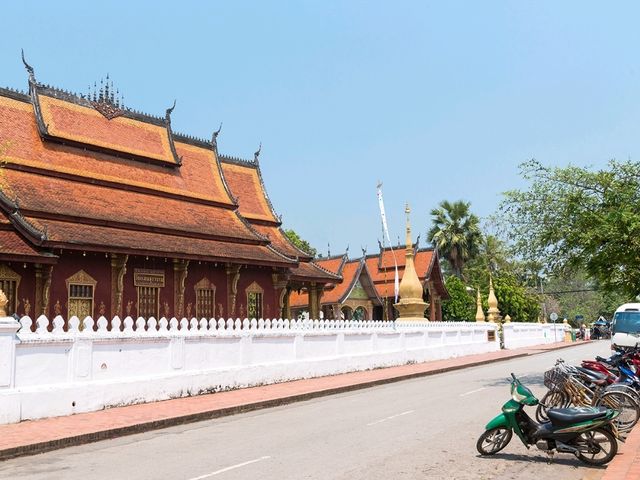 สะบายดี กำเงินล้าน(กีบ) ไปร่ำไปรวยที่ลาวกัน! สะบายดี กำเงินล้าน(กีบ) ไปร่ำไปรวยที่ลาวกัน!