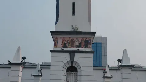 Tháp đồng hồ Birch Memorial: Đứng trước cột mốc trắng đã lặng lẽ khắc ghi thời gian. — traveler post in Ipoh