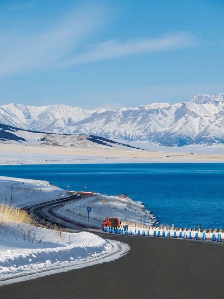Witness the "Last Teardrop of the Atlantic": A Journey Along the Azure Shores and Snowy Peaks of Northern Xinjiang