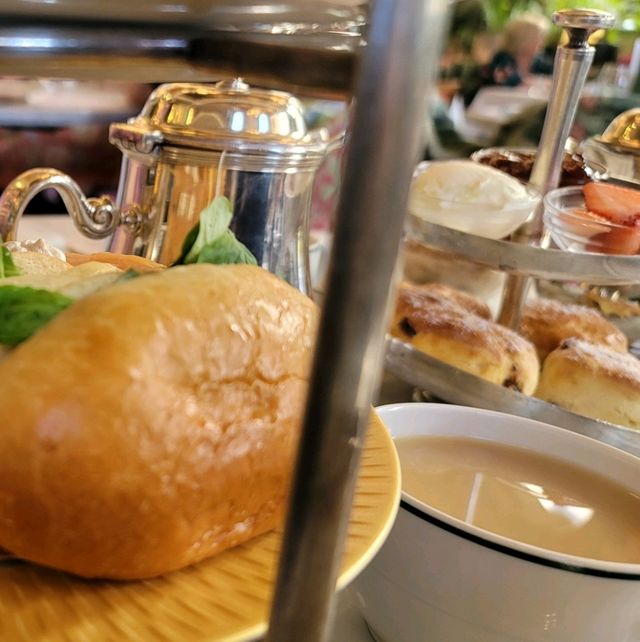 ⭐️品味英式下午茶之旅：在The Ivy Exeter餐廳尋找美食的奢華享受