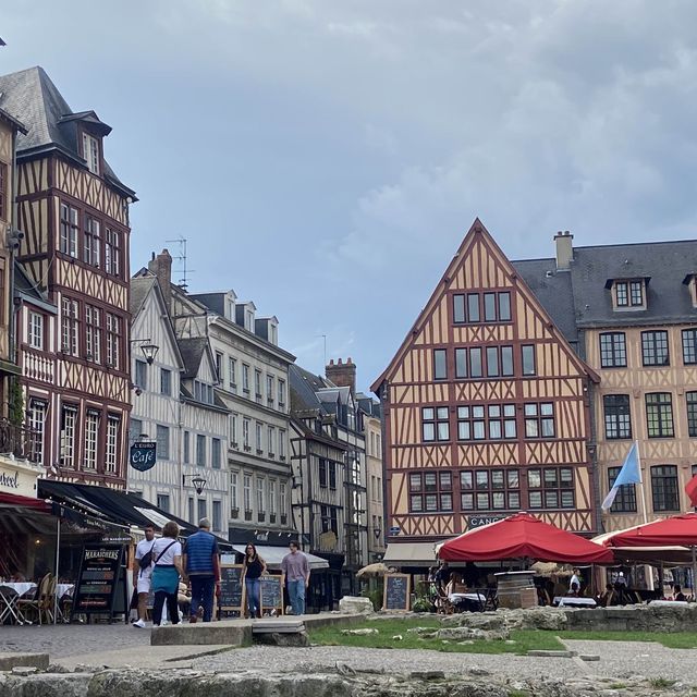รูอ็อง (ฝรั่งเศส: Rouen)