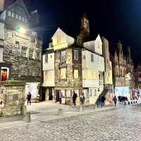 Twilight Strolls: Exploring Edinburgh