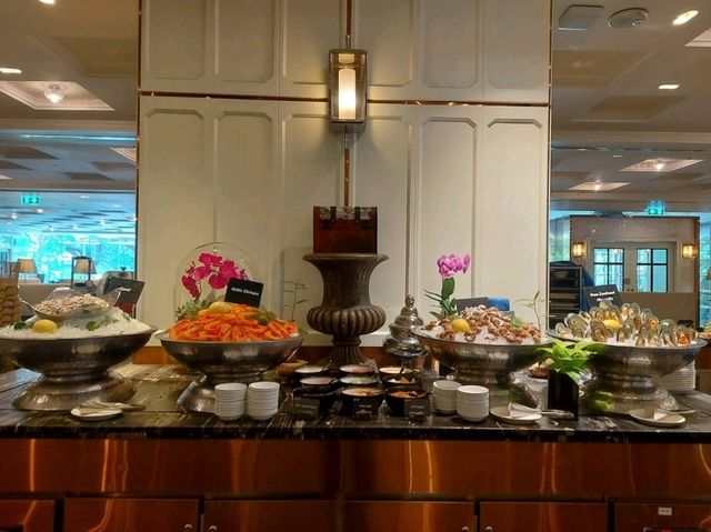 บุฟเฟต์ Friday Lunch ดีๆบรรยากาศร่มรื่น