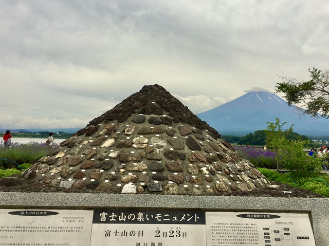 從河口湖眺望富士山