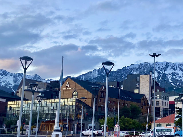 The Mountains & Mystery Vibe