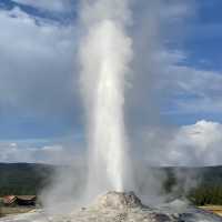 🌟 Top 3 Must-See Landmarks in Yellowstone National Park 🌟